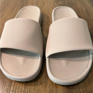 NEW All in Motion women’s Makenna Slides Size 6
